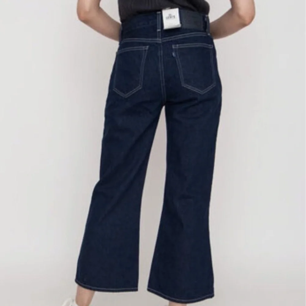 Levi’s Made and Crafted Hemp Mid Rise Crop Dark Wash - Picture 3 of 7